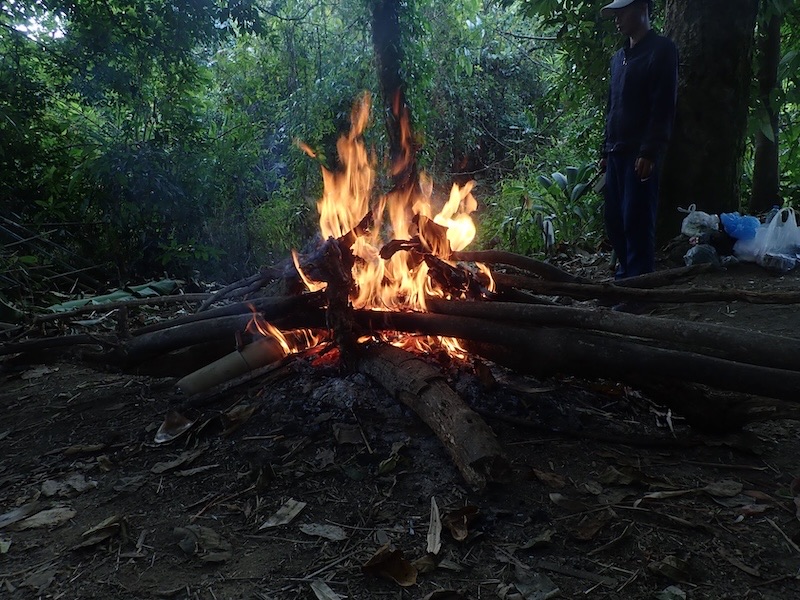 キャンプファイヤー