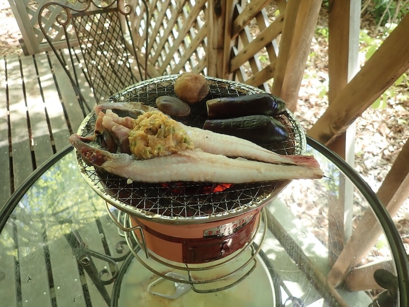 オフの日には野外炊事実地研修 八角のちゃんちゃん焼き オフの日には野外炊事実地研修 八角のちゃんちゃん焼き